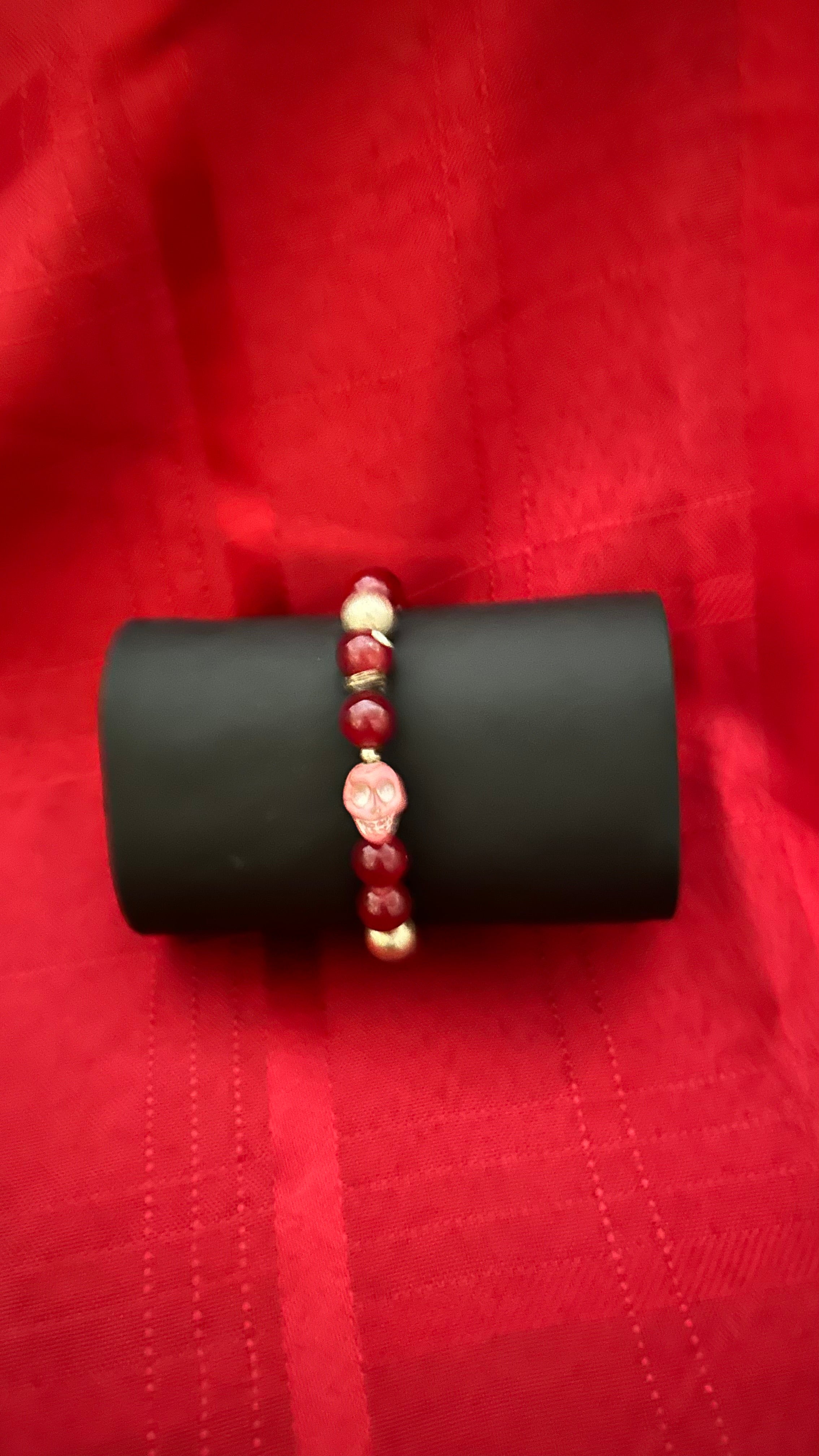 Themed beaded bracelet