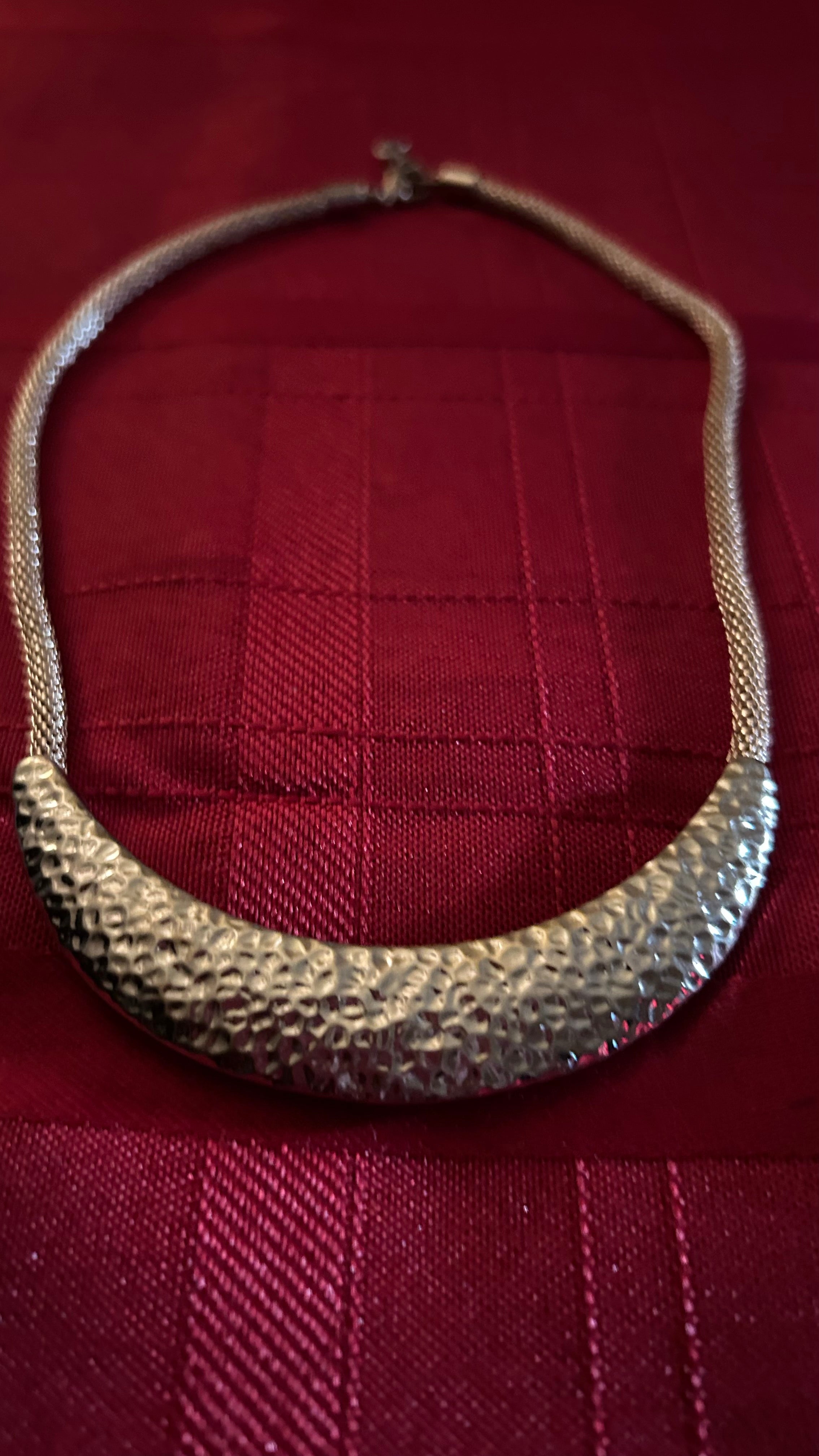 gold-tone choker