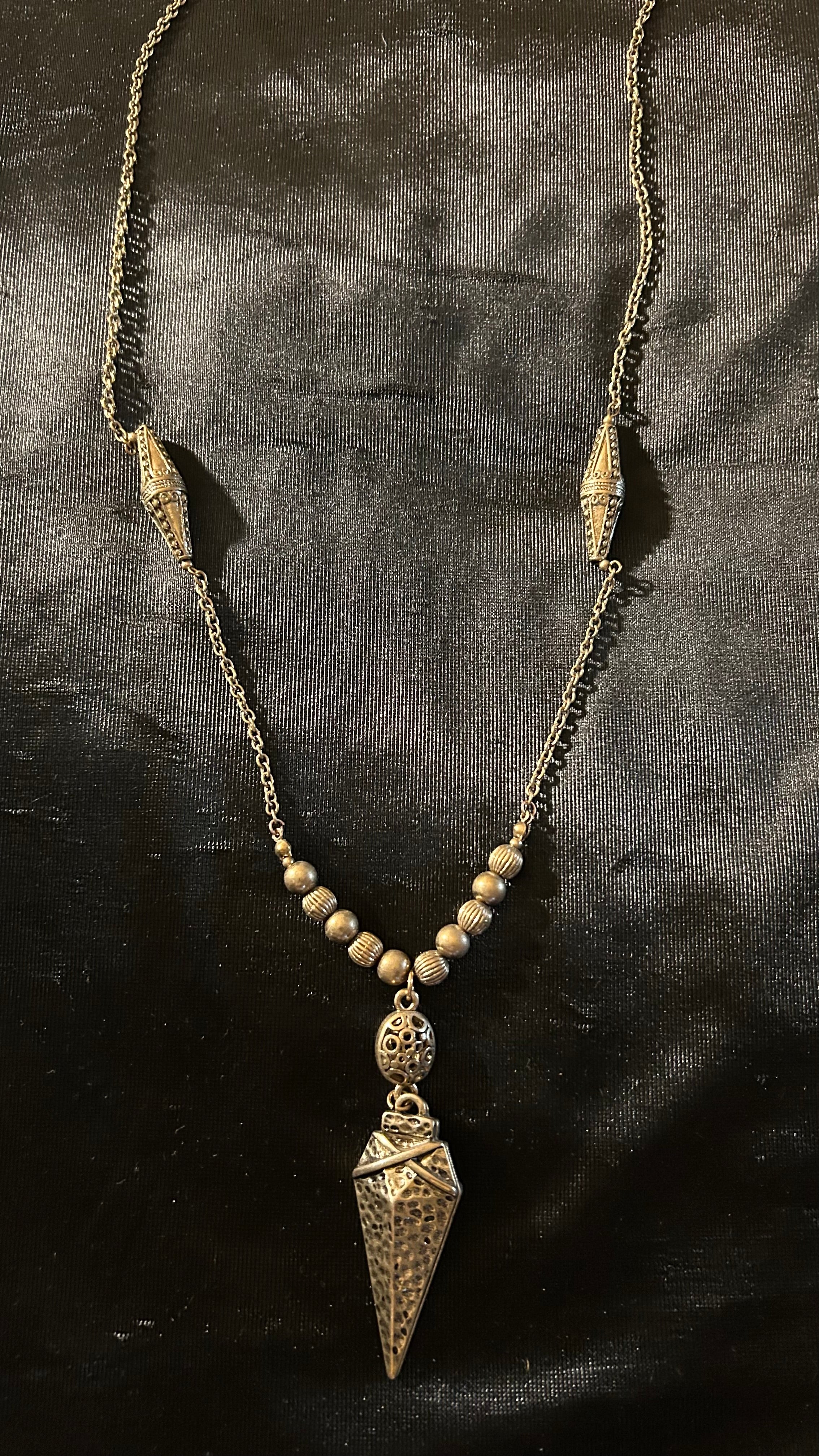 vintage-style gold-tone pendant necklace