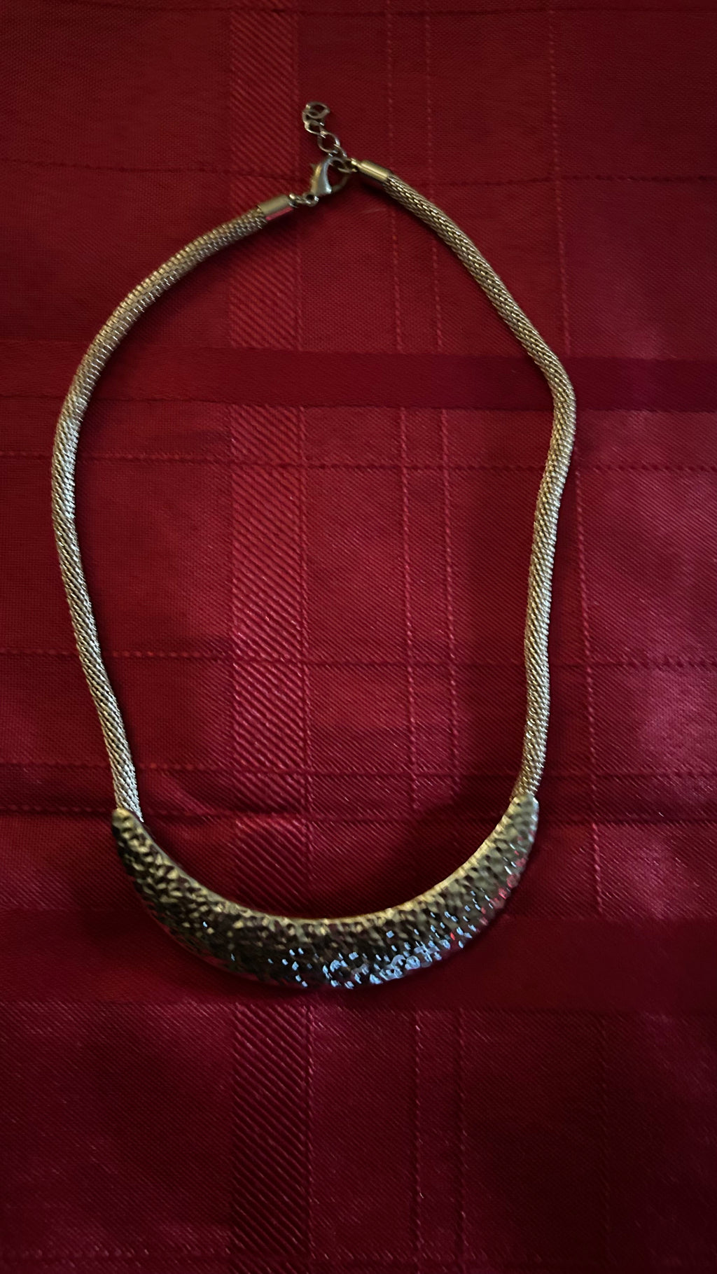 gold-tone choker
