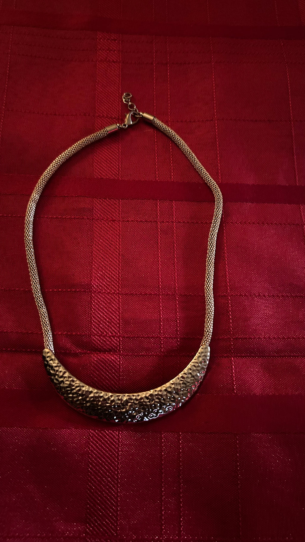 gold-tone choker
