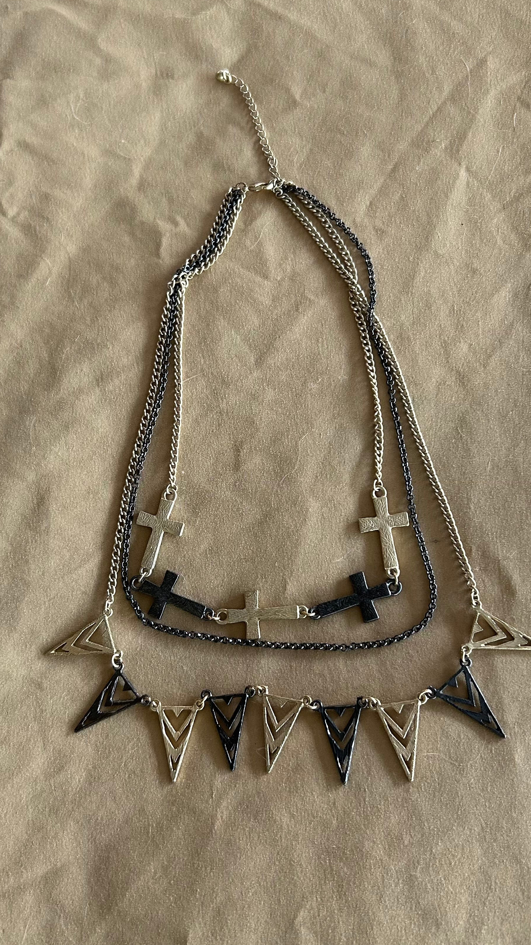 Layer statement necklace